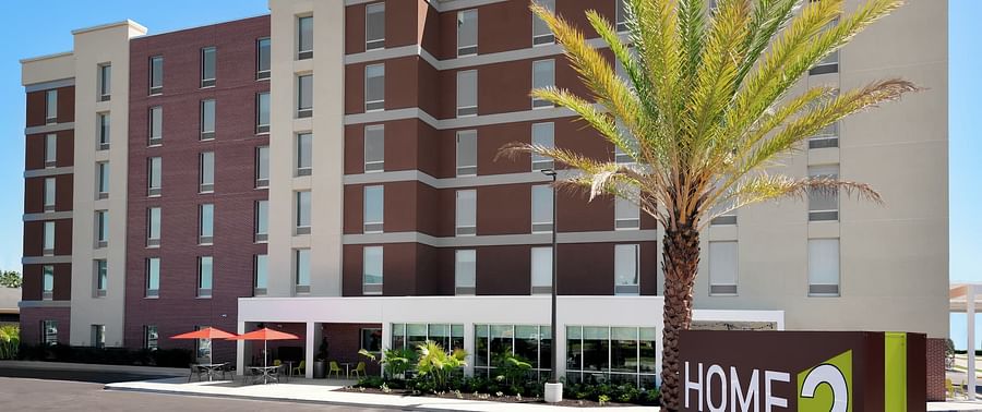 Exterior view of Hotel 2 near Universal Studios Orlando