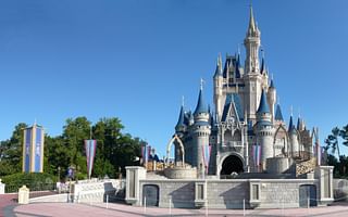 What are some money-saving and experience-maximizing hacks for Walt Disney World?